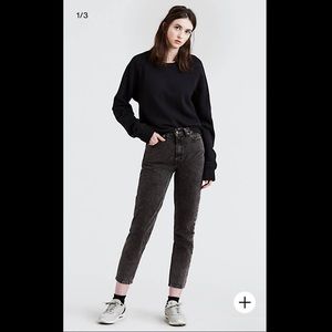 🔥🔥🔥NWT Levi’s Premium Mom Jeans